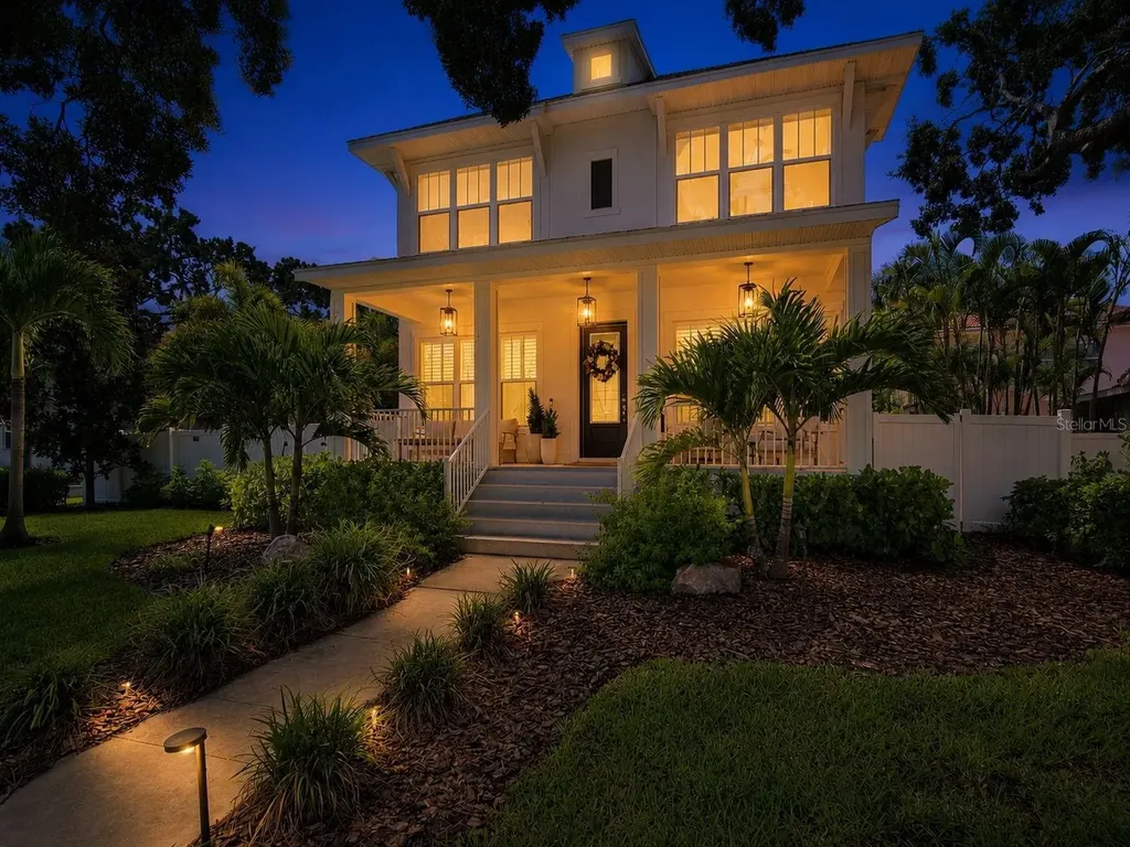 312 35th Avenue NE St Petersburg FL 33704