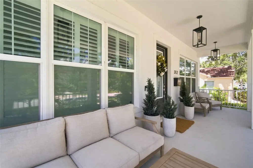 312 35th Avenue NE St Petersburg FL 33704