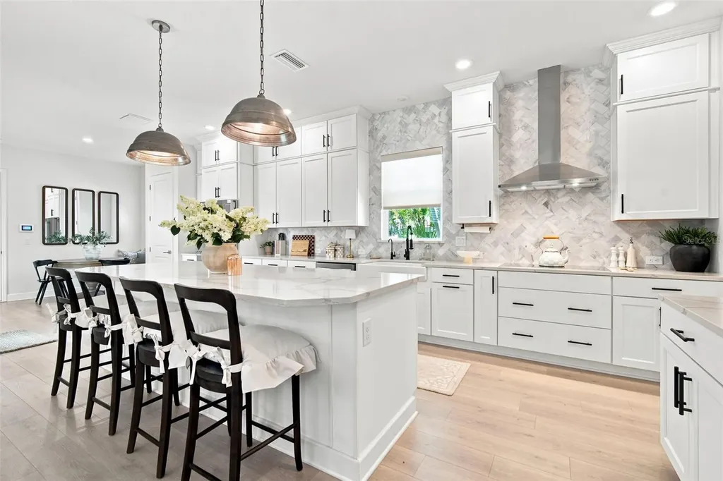 312 35th Avenue NE St Petersburg FL 33704
