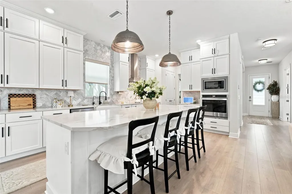 312 35th Avenue NE St Petersburg FL 33704