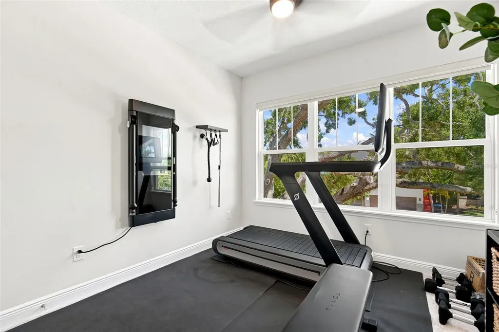 312 35th Avenue NE St Petersburg FL 33704