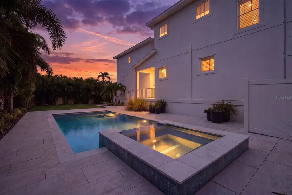 312 35th Avenue NE St Petersburg FL 33704