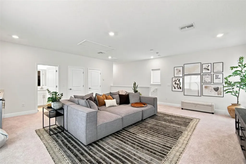 312 35th Avenue NE St Petersburg FL 33704