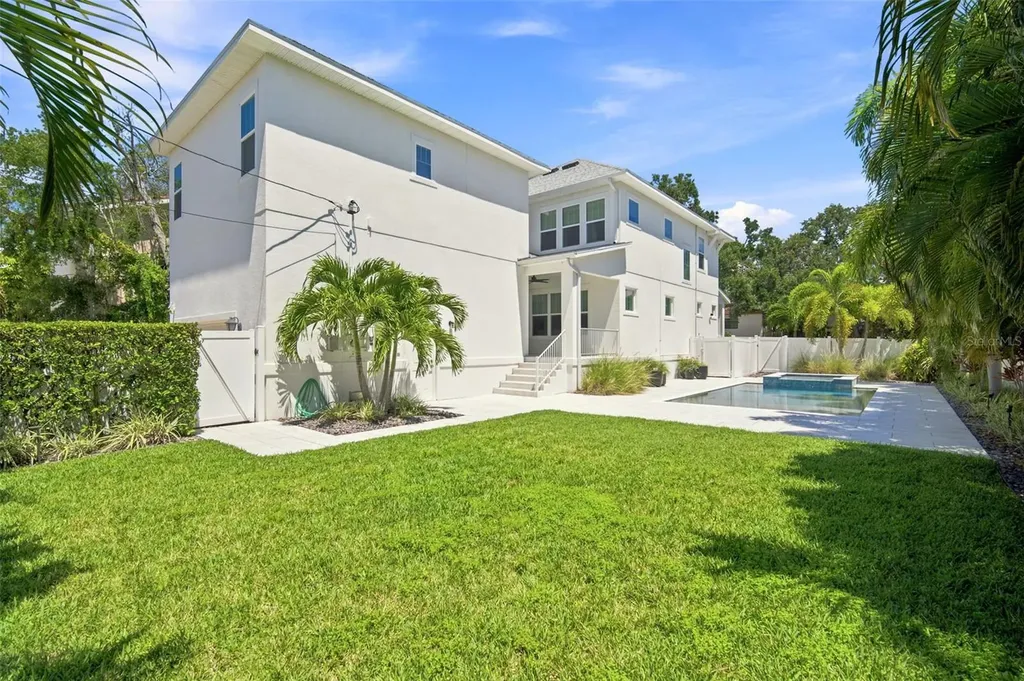 312 35th Avenue NE St Petersburg FL 33704