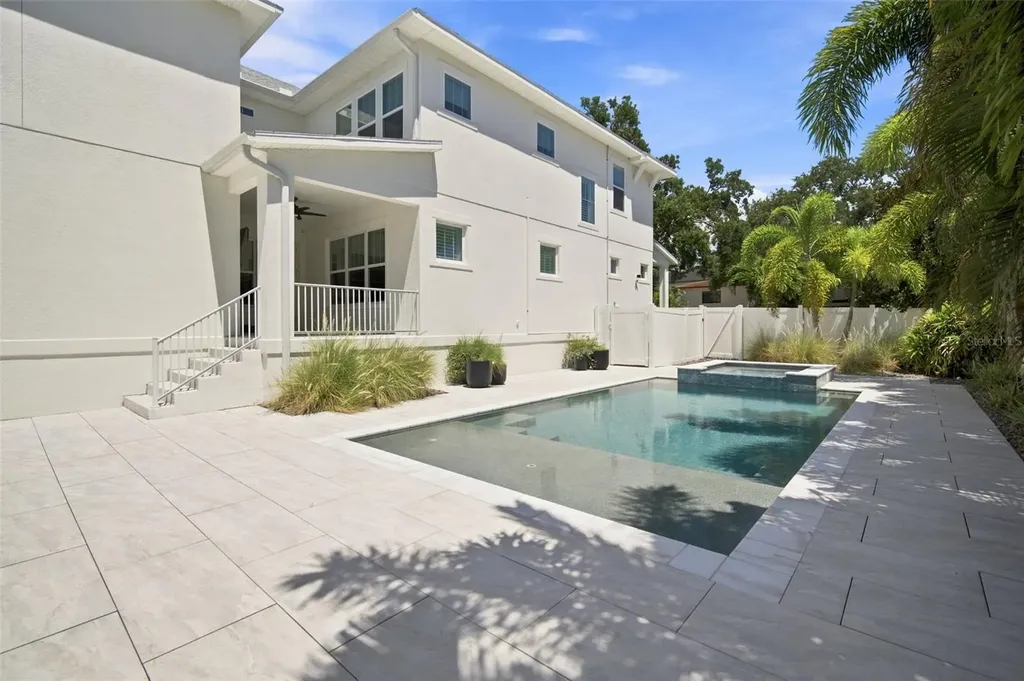 312 35th Avenue NE St Petersburg FL 33704