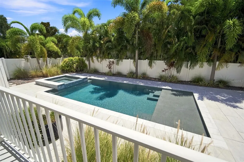 312 35th Avenue NE St Petersburg FL 33704