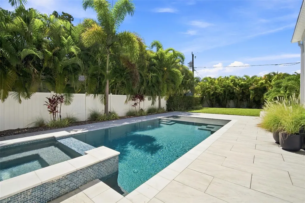 312 35th Avenue NE St Petersburg FL 33704