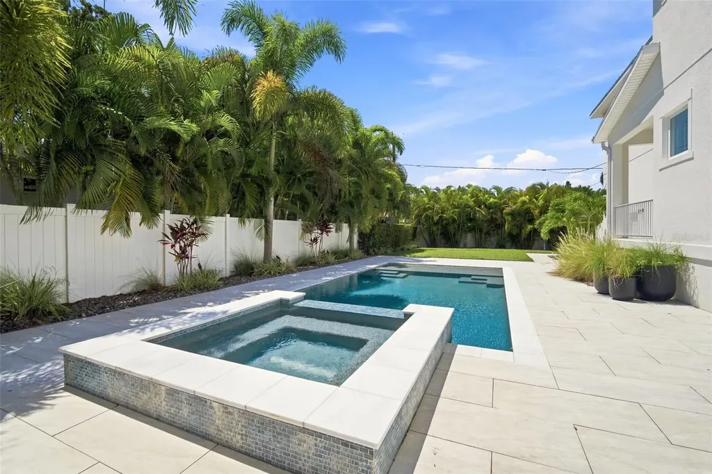 312 35th Avenue NE St Petersburg FL 33704