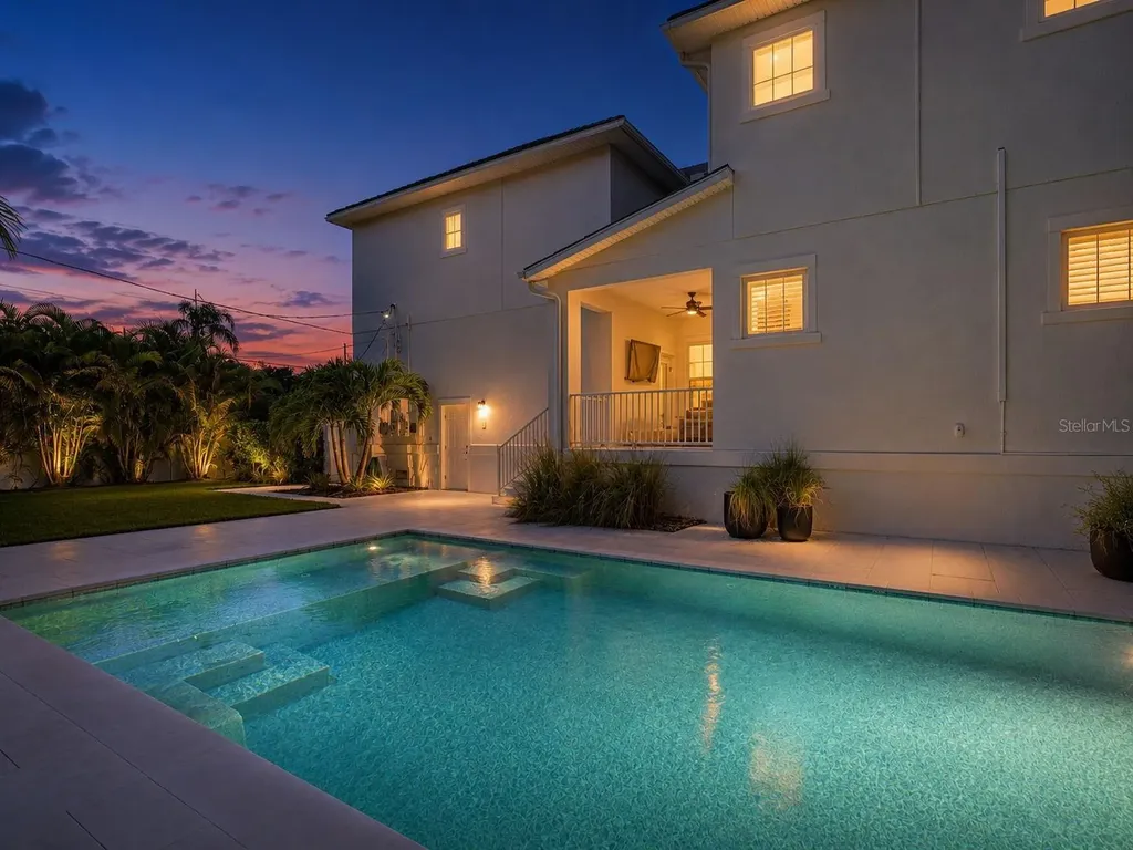 312 35th Avenue NE St Petersburg FL 33704