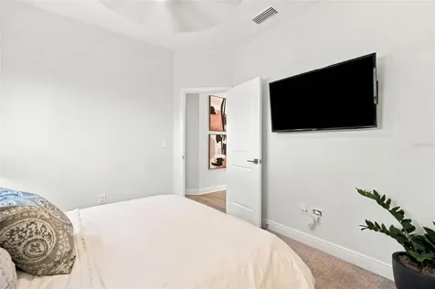 312 35th Avenue NE St Petersburg FL 33704