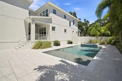 312 35th Avenue NE St Petersburg FL 33704