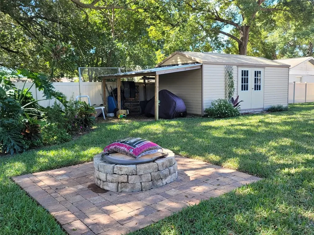 27728 Lisa Drive Tavares FL 32778