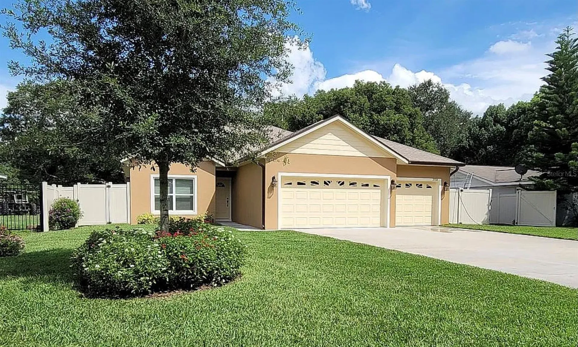 27728 Lisa Drive Tavares FL 32778