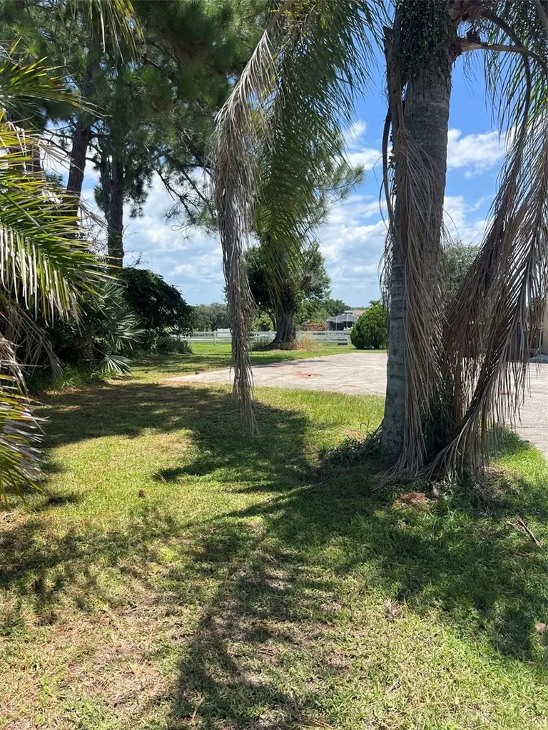 915 Hillside Court S Winter Haven FL 33881