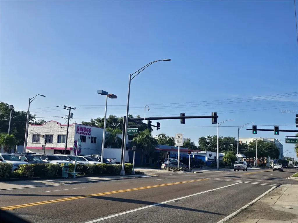 1315 12th Avenue W Bradenton FL 34205