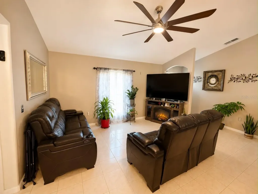 2333 Ainsworth Avenue Deltona FL 32738