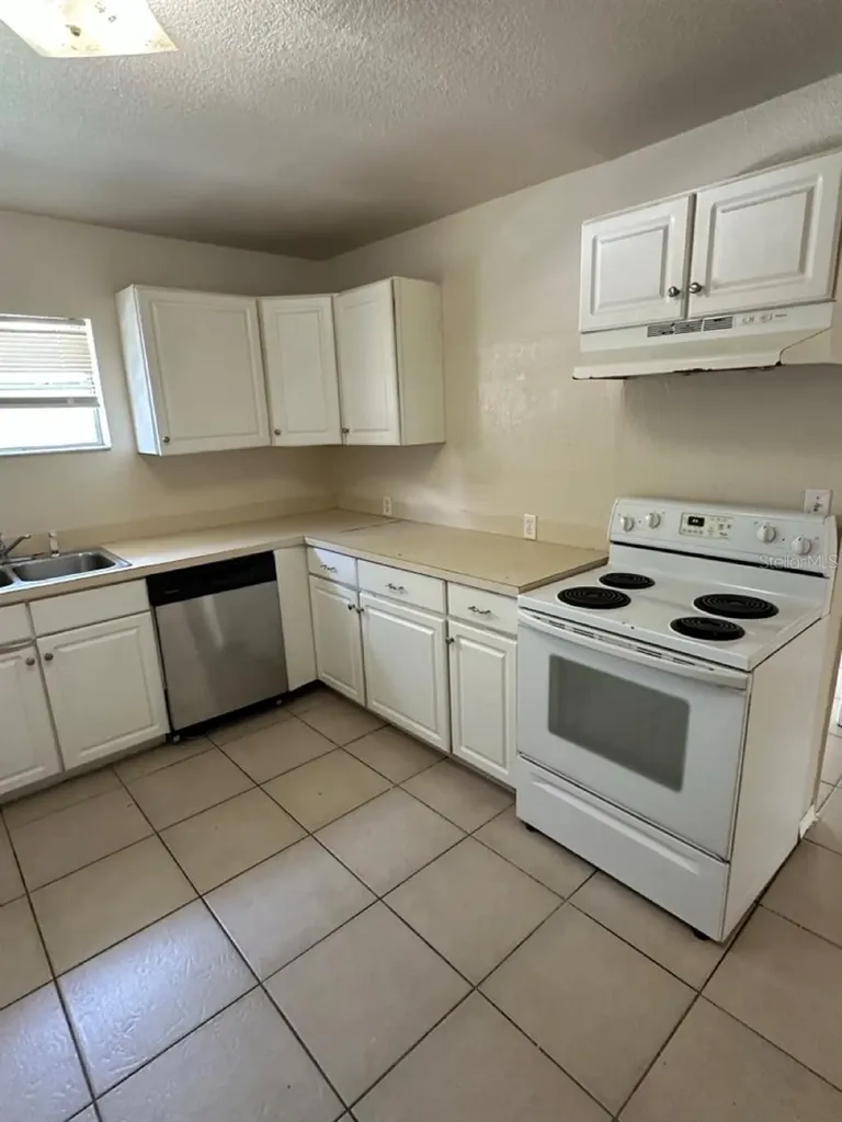 3613 E Chelsea Street Tampa FL 33610