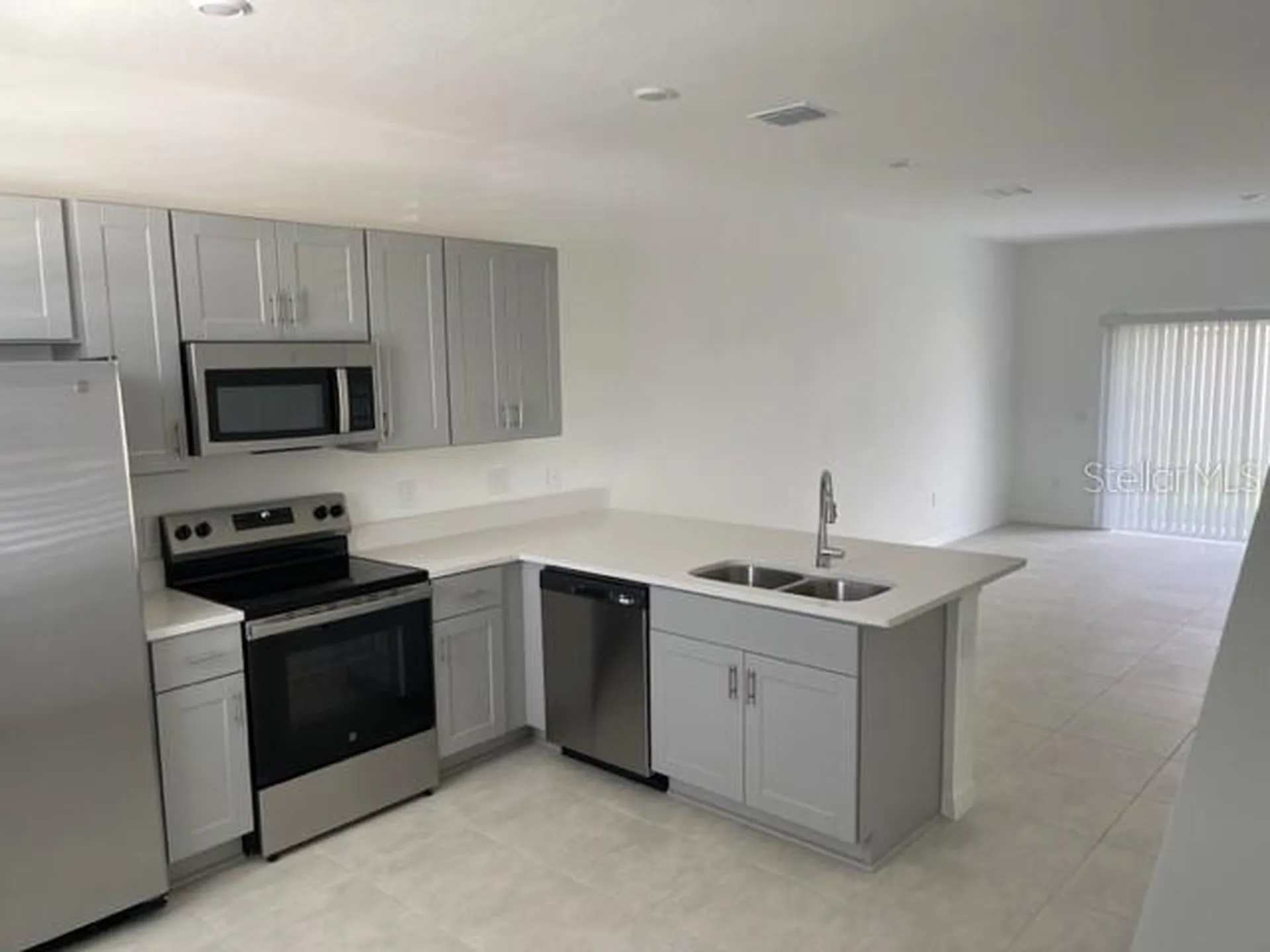 3158 Skyline Loop Kissimmee FL 34758