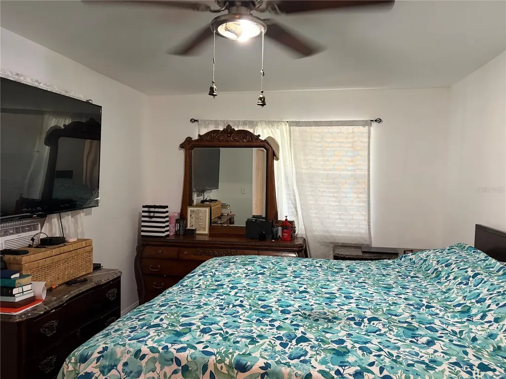 908 S Solandra Drive Orlando FL 32807