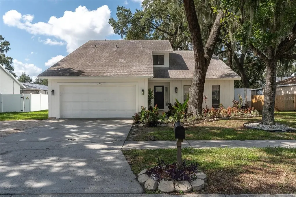 1901 Landside Drive Valrico FL 33594