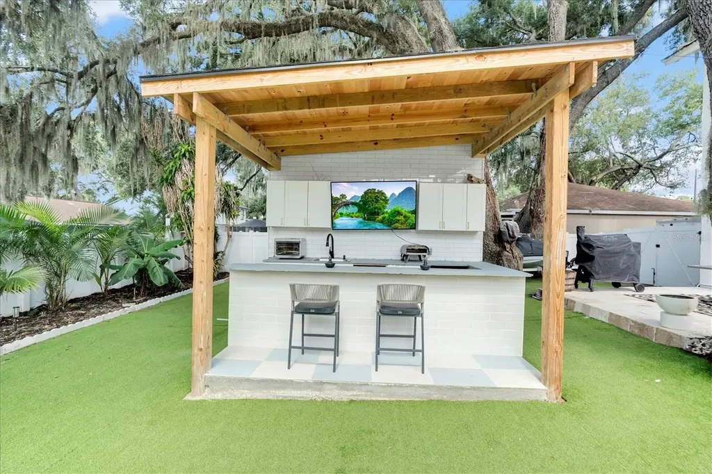 1901 Landside Drive Valrico FL 33594
