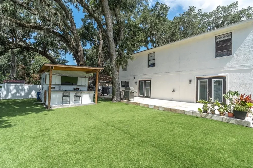 1901 Landside Drive Valrico FL 33594