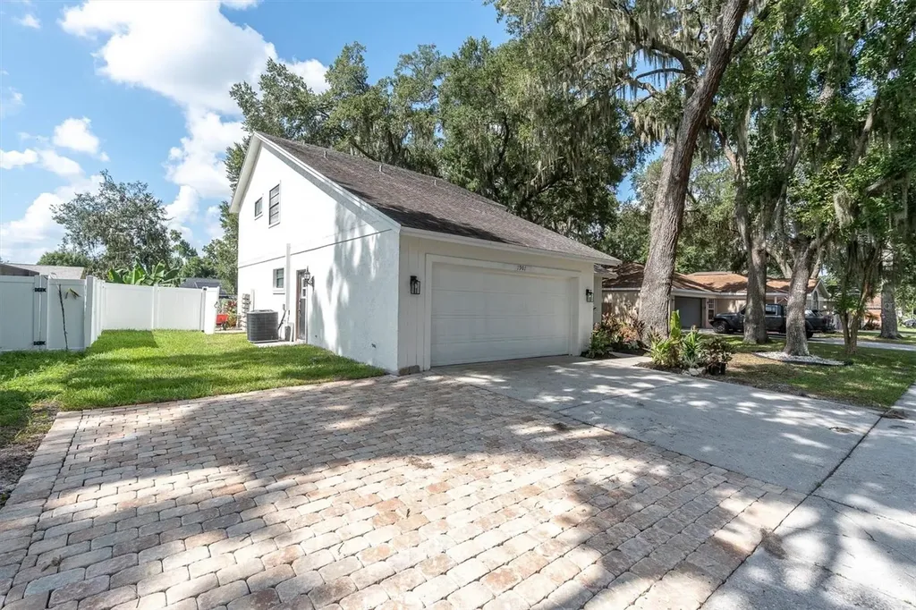 1901 Landside Drive Valrico FL 33594