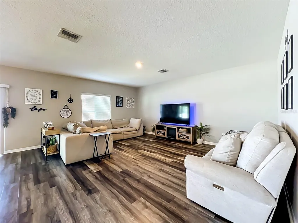 405 Kestrel Drive Groveland FL 34736
