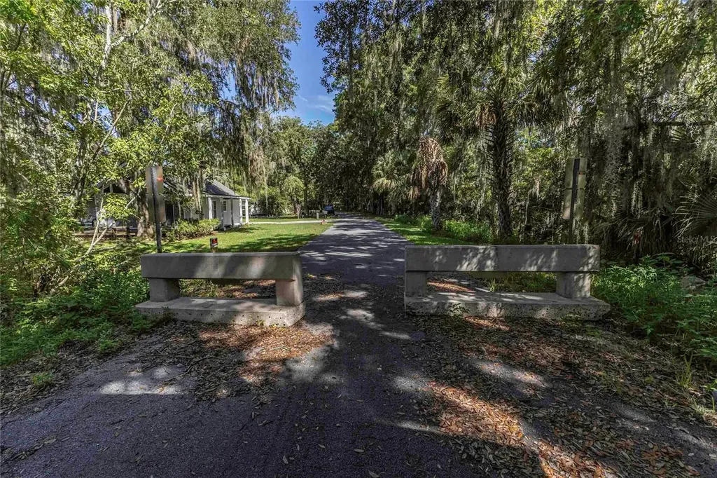 2886 N C 470 Lake Panasoffkee FL 33538
