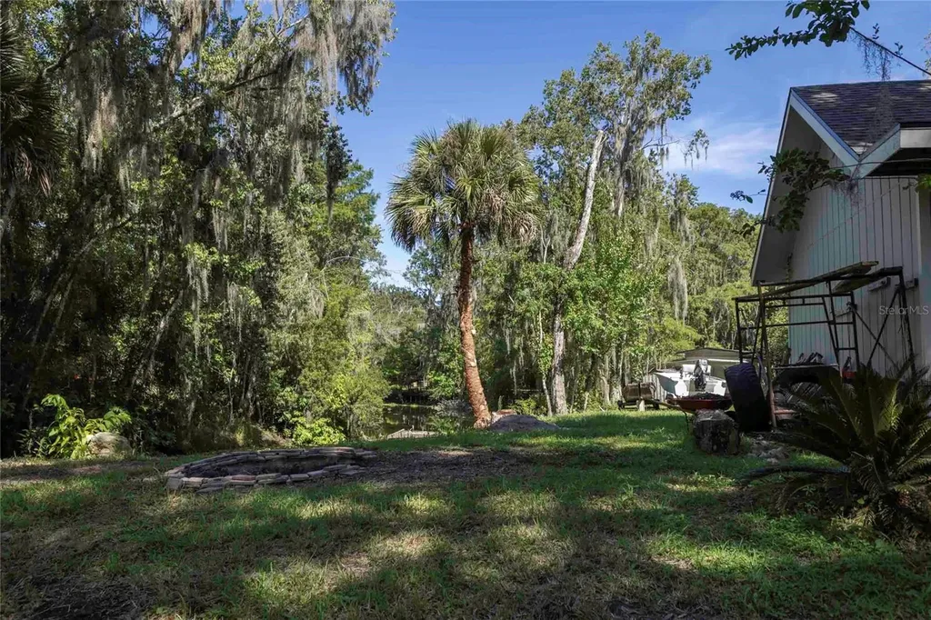 2886 N C 470 Lake Panasoffkee FL 33538