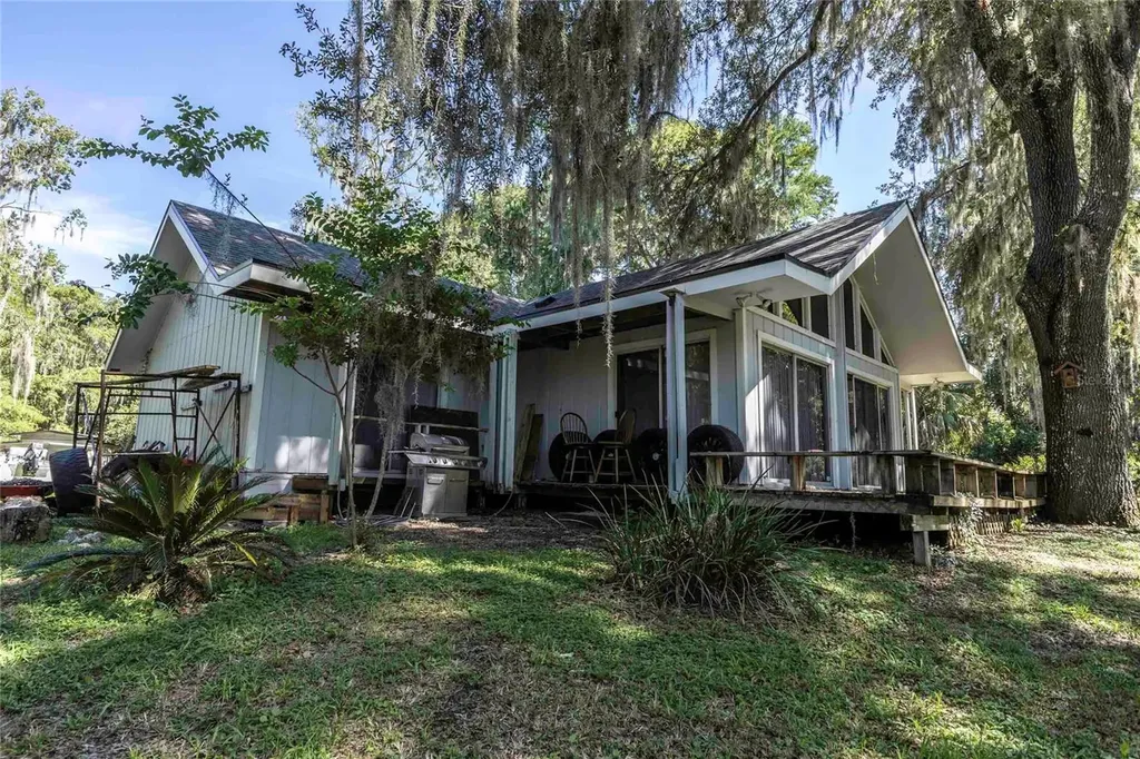 2886 N C 470 Lake Panasoffkee FL 33538