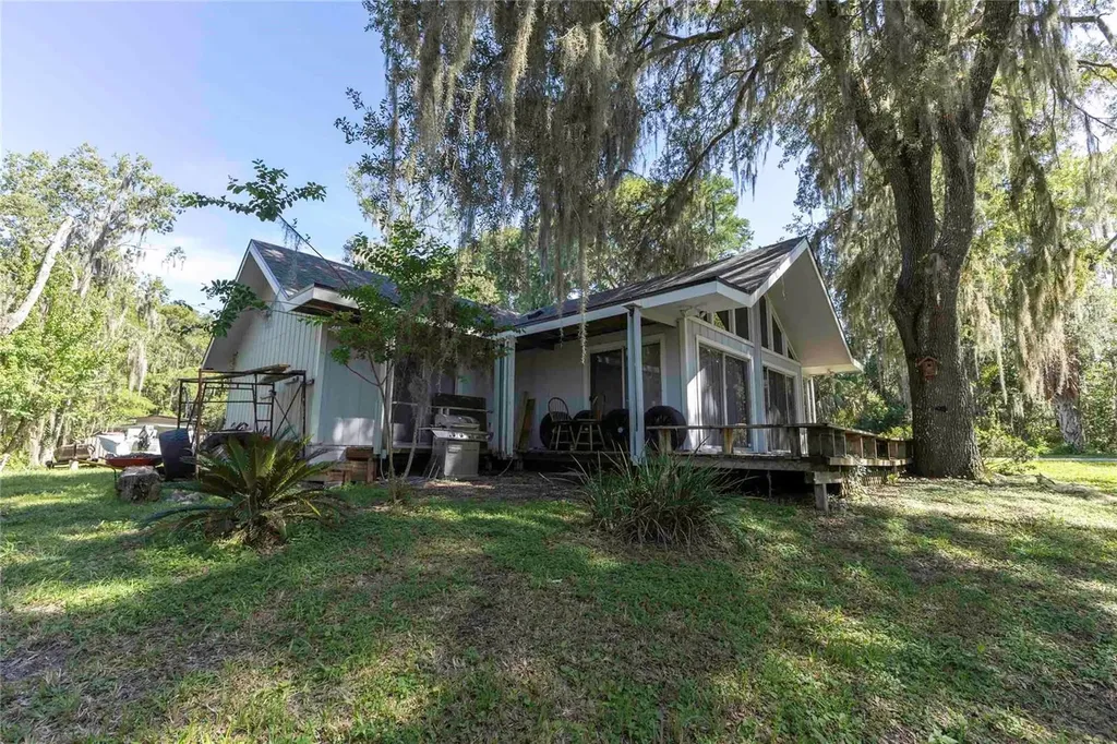 2886 N C 470 Lake Panasoffkee FL 33538