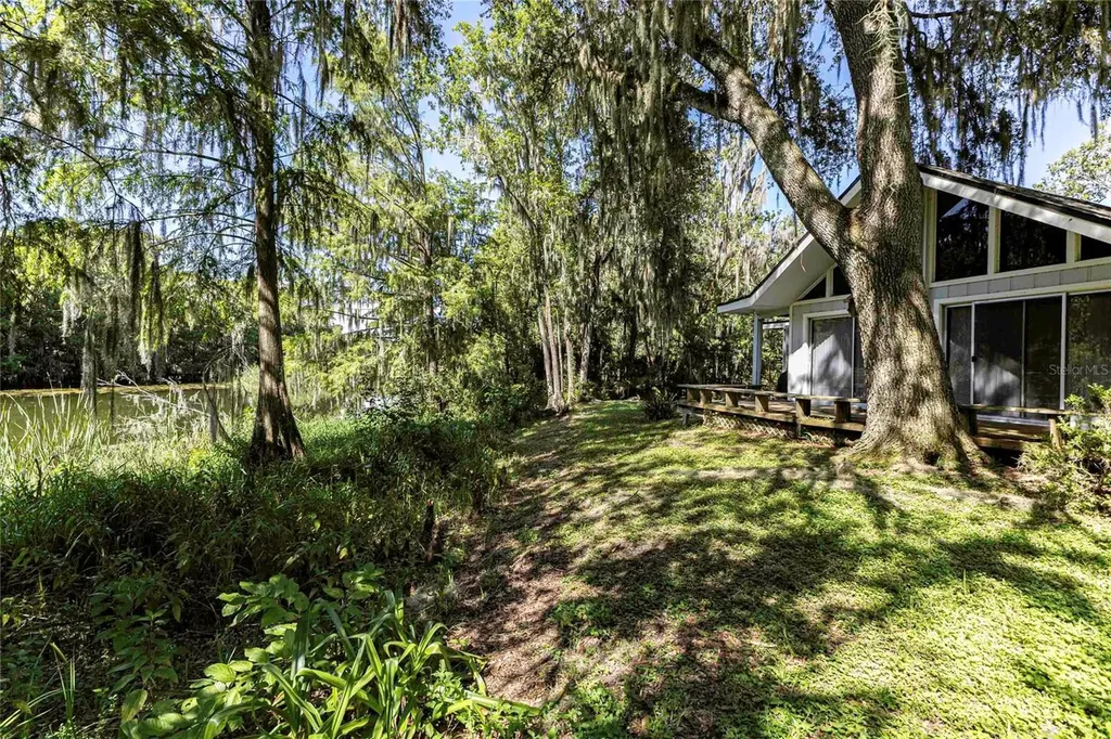 2886 N C 470 Lake Panasoffkee FL 33538