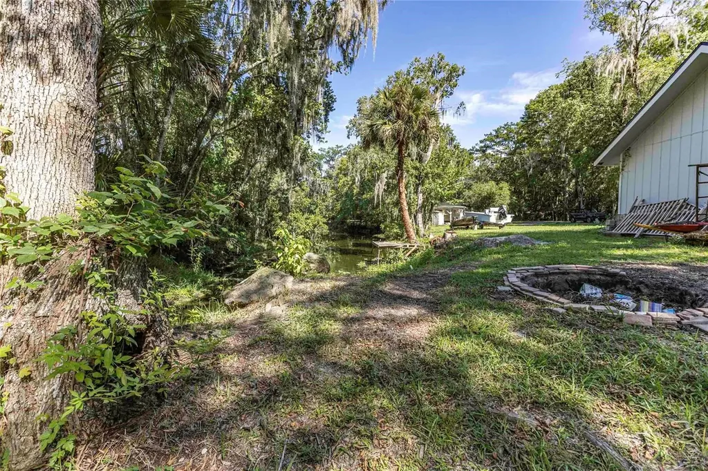 2886 N C 470 Lake Panasoffkee FL 33538