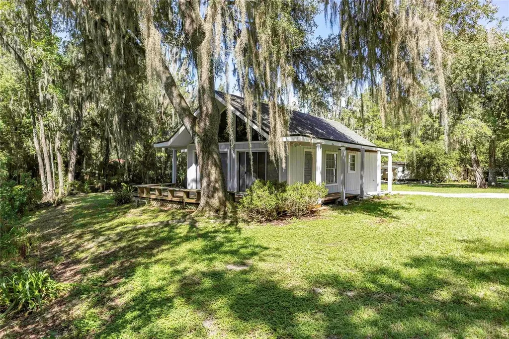 2886 N C 470 Lake Panasoffkee FL 33538