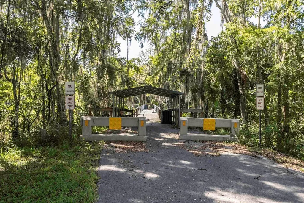 2886 N C 470 Lake Panasoffkee FL 33538