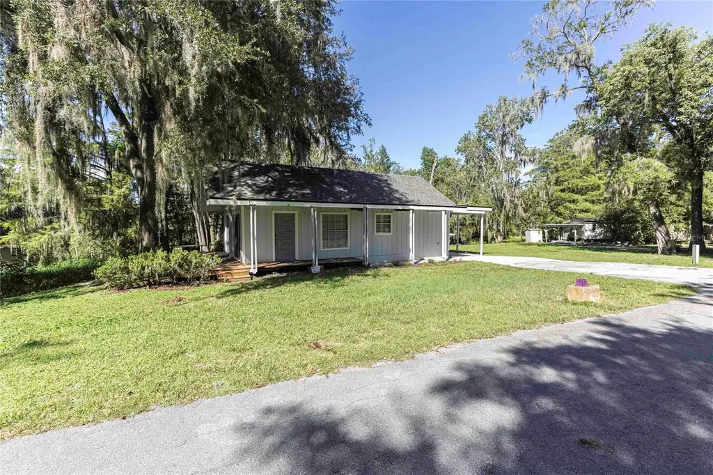 2886 N C 470 Lake Panasoffkee FL 33538