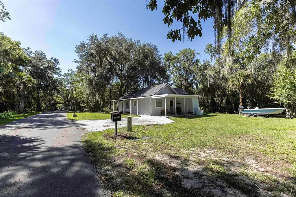 2886 N C 470 Lake Panasoffkee FL 33538
