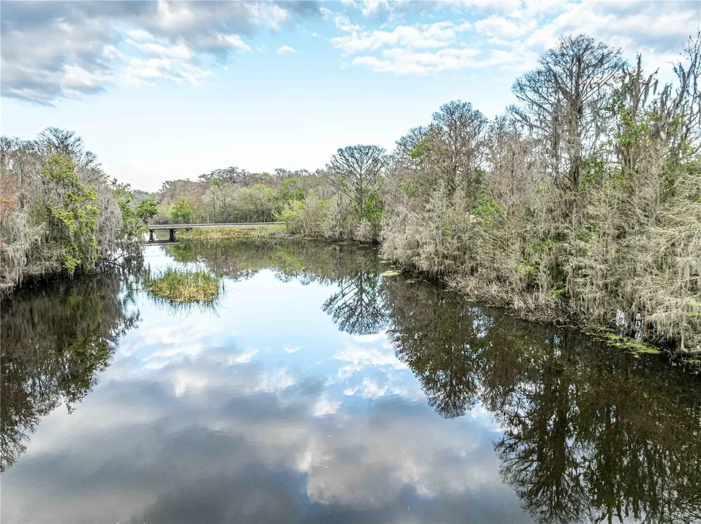 2886 N C 470 Lake Panasoffkee FL 33538