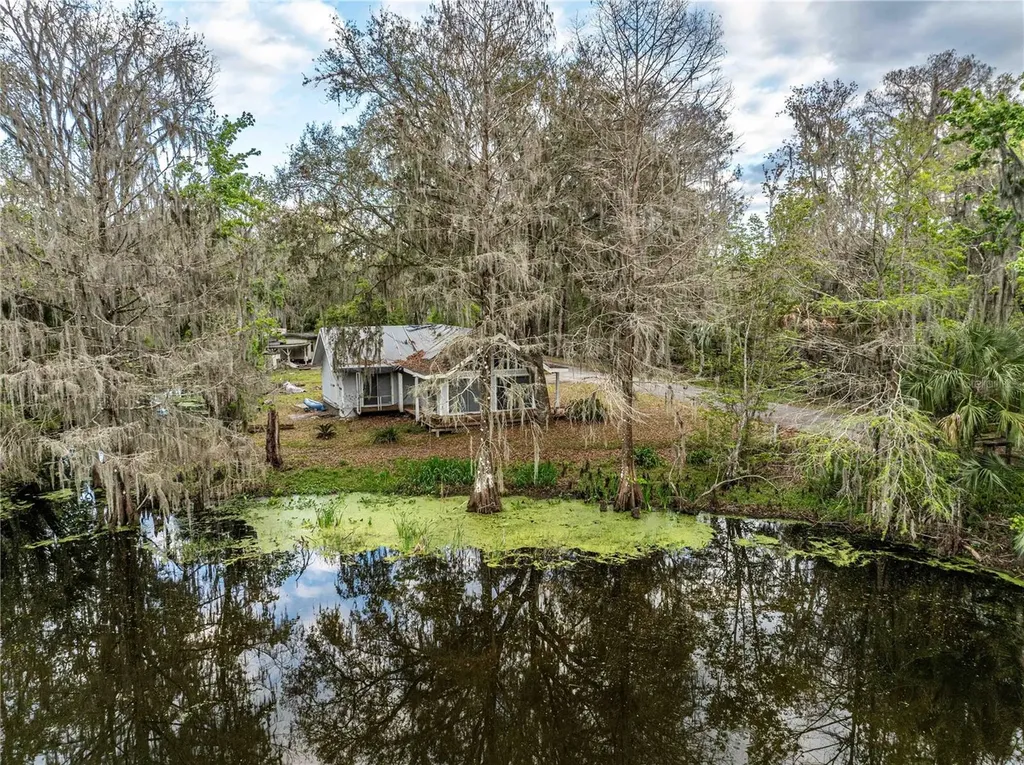 2886 N C 470 Lake Panasoffkee FL 33538