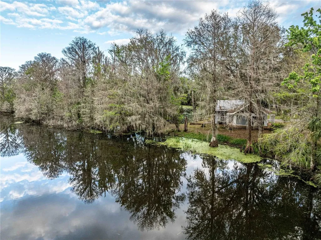 2886 N C 470 Lake Panasoffkee FL 33538