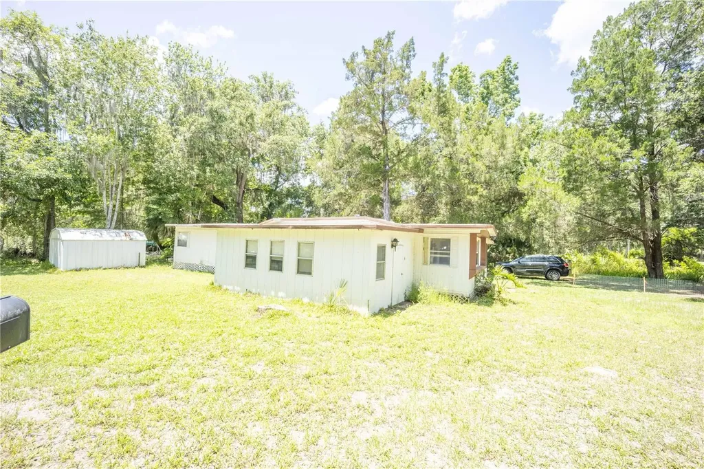 2886 N C 470 Lake Panasoffkee FL 33538