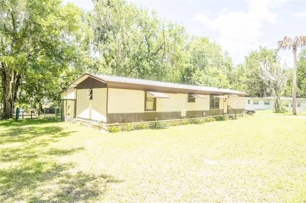 2886 N C 470 Lake Panasoffkee FL 33538