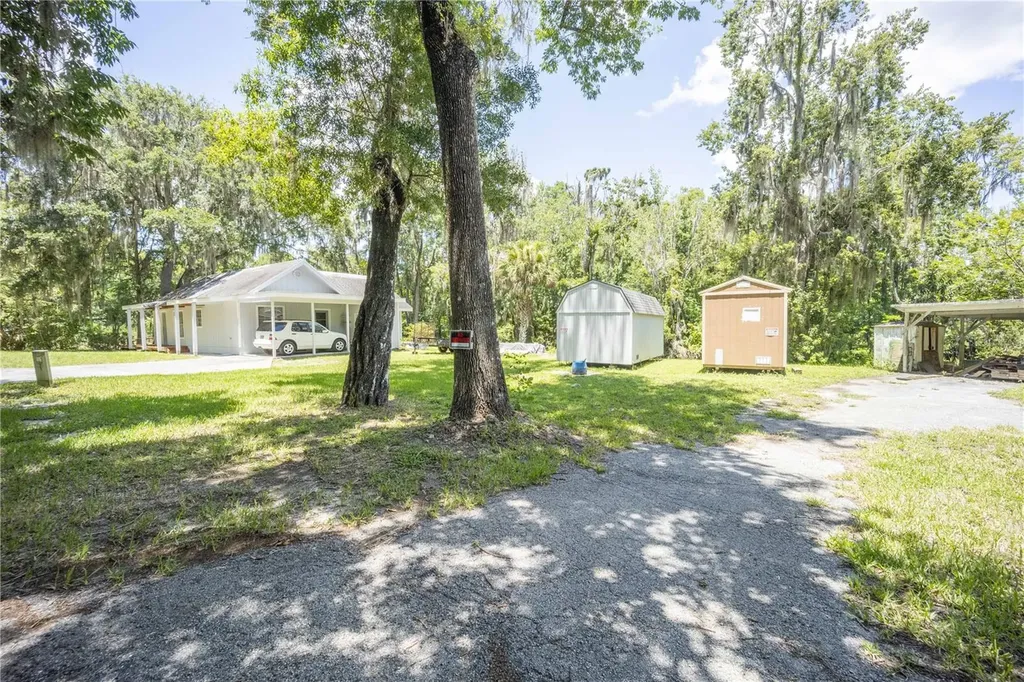 2886 N C 470 Lake Panasoffkee FL 33538