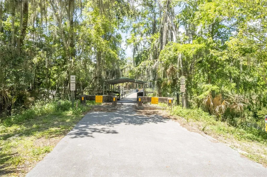 2886 N C 470 Lake Panasoffkee FL 33538