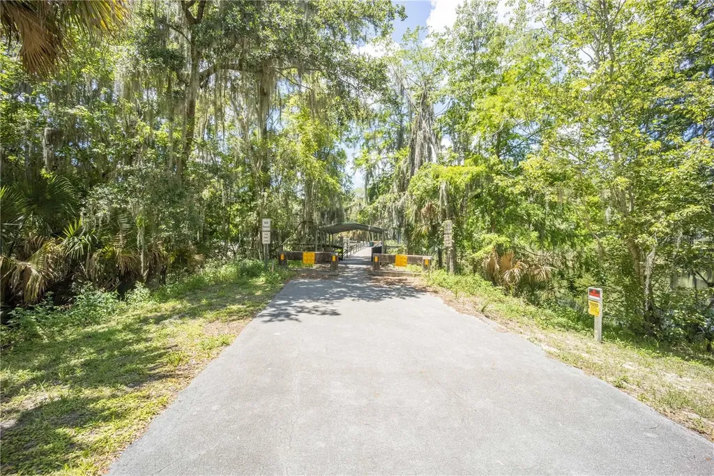 2886 N C 470 Lake Panasoffkee FL 33538