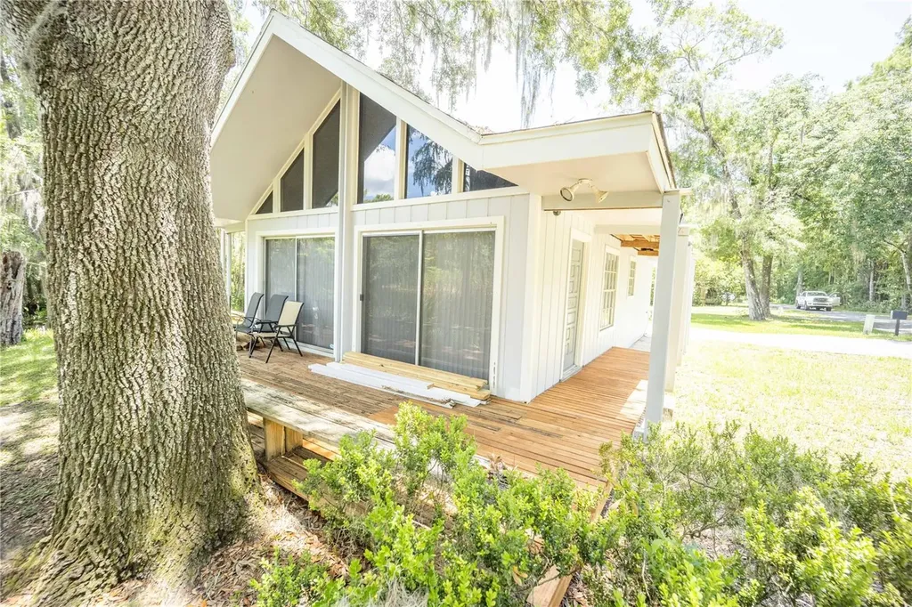 2886 N C 470 Lake Panasoffkee FL 33538