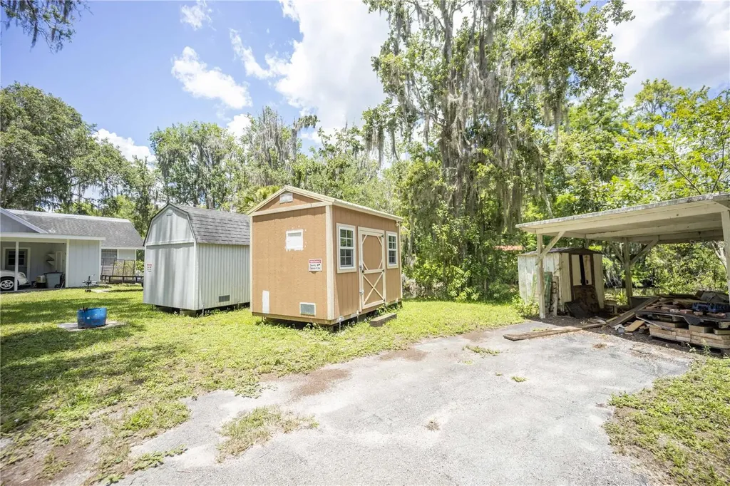 2886 N C 470 Lake Panasoffkee FL 33538