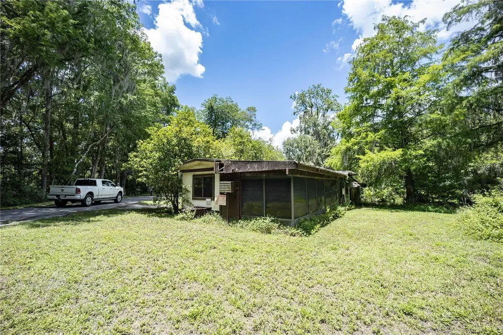 2886 N C 470 Lake Panasoffkee FL 33538