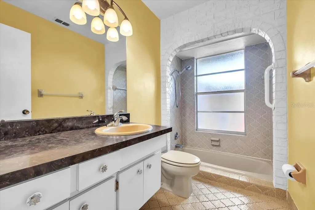 5012 Palm Aire Drive Sarasota FL 34243